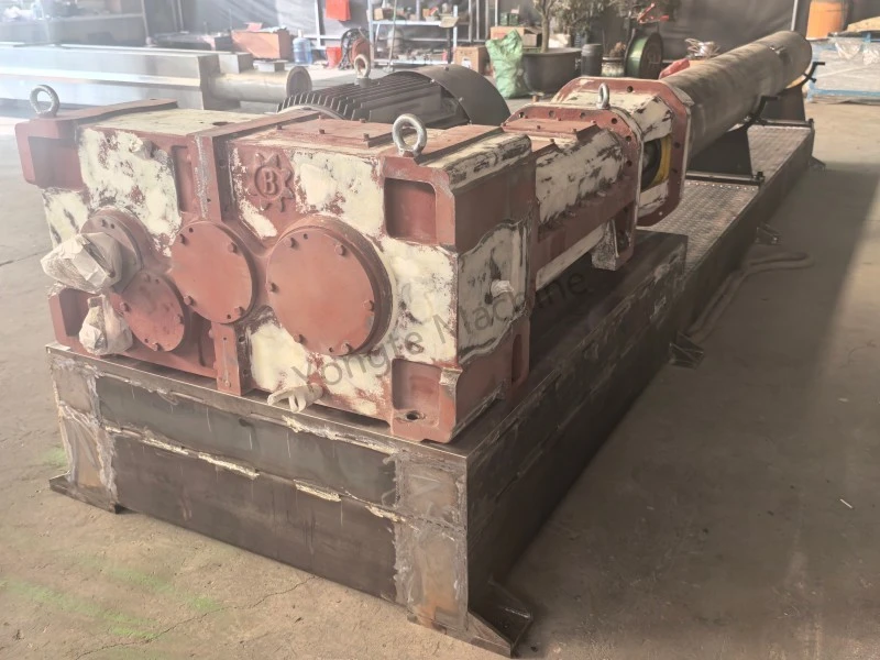 Tehokas rinnakkainen kaksiruuviekstruuderi muovikalvojätteen kierrättämiseen tuotannossa