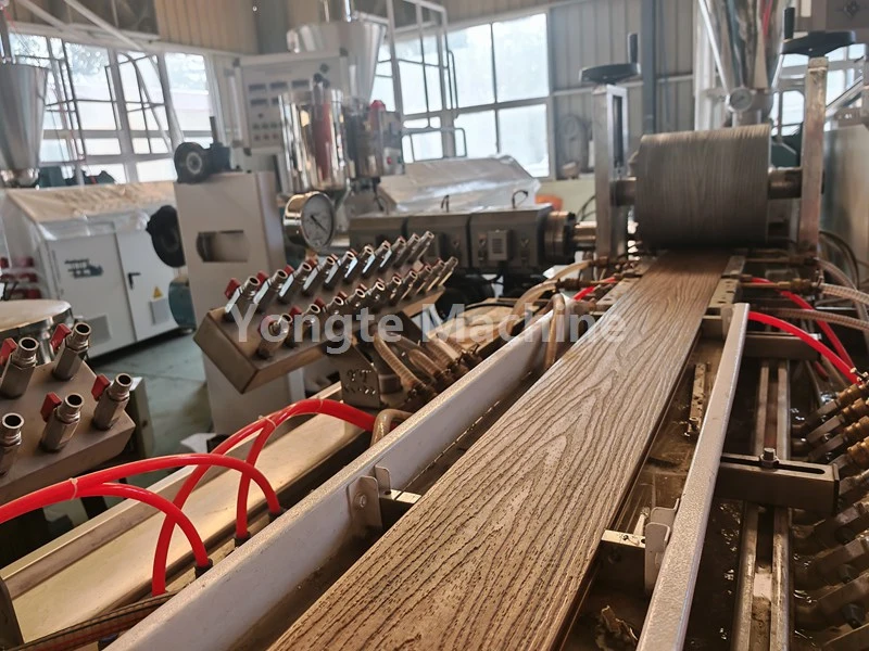 Yongte on auttanut asiakasta optimoimaan WPC-profiilin suulakepuristuslinjan, mikä on johtanut 40 %:n lisäyksen tehokkuuteen