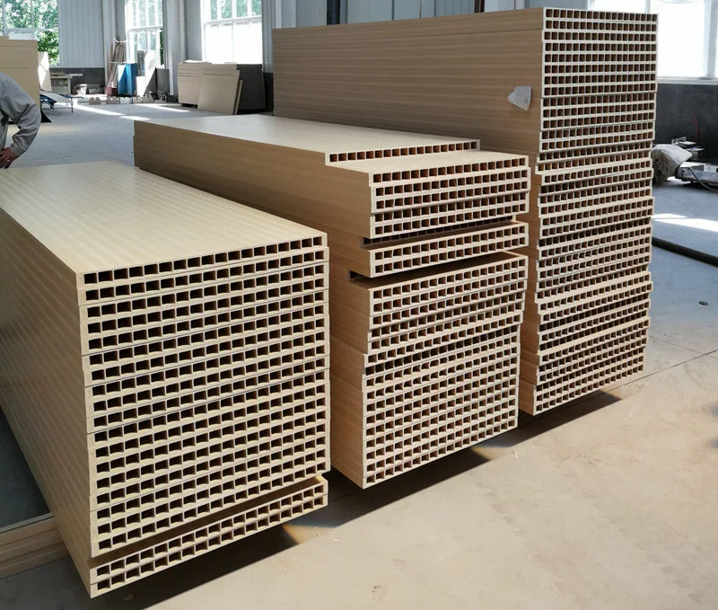 Mitkä muovimateriaalit sopivat WPC-ovien valmistukseen?