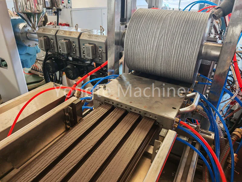 Mitä materiaalia voidaan käyttää Yongte WPC -koneessa?