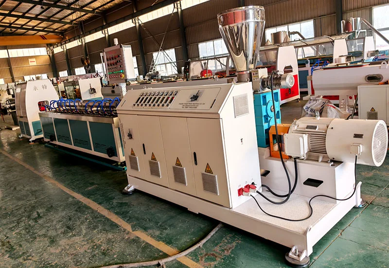 Kumiliottimen letkun valmistuskone